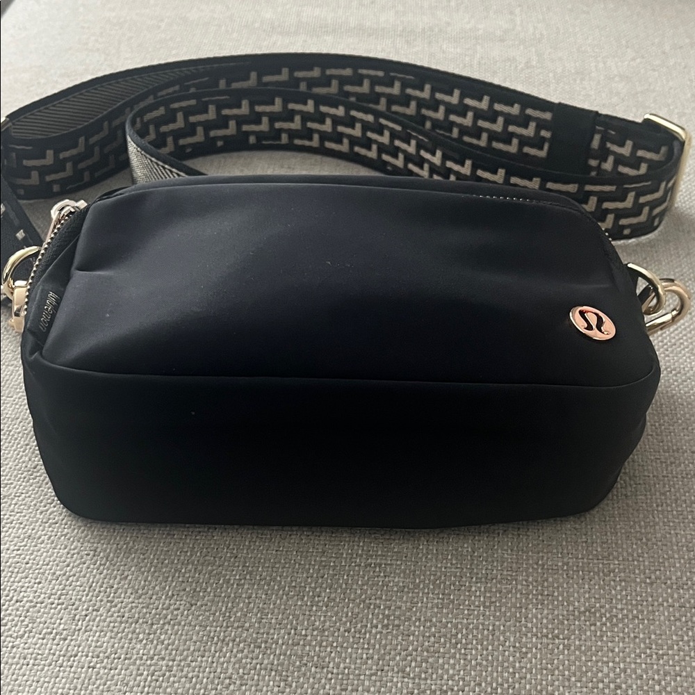 lululemon athletica Black Crossbody Bag with Patterned Strap - Picture 4 of 4
